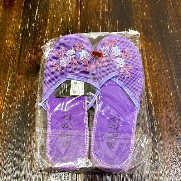 CHINESE SLIPPERS - Picture 1 of 4